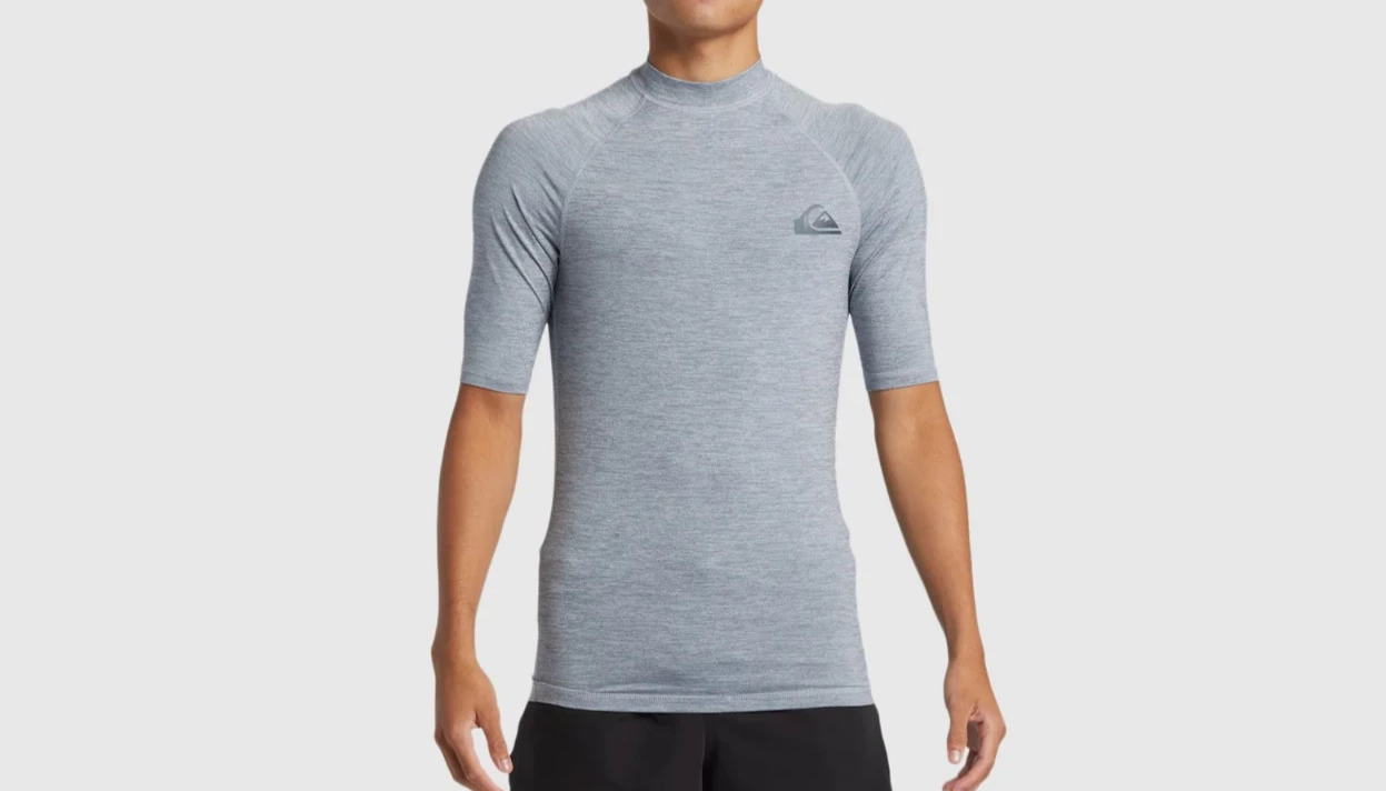 New Quiksilver Everyday Men’s Short Sleeve Rashie – UPF 50+   Size MEDIUM